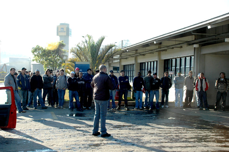 Trabalahdores da Gerdau de Araçariguama também colaboraram com as manifestações