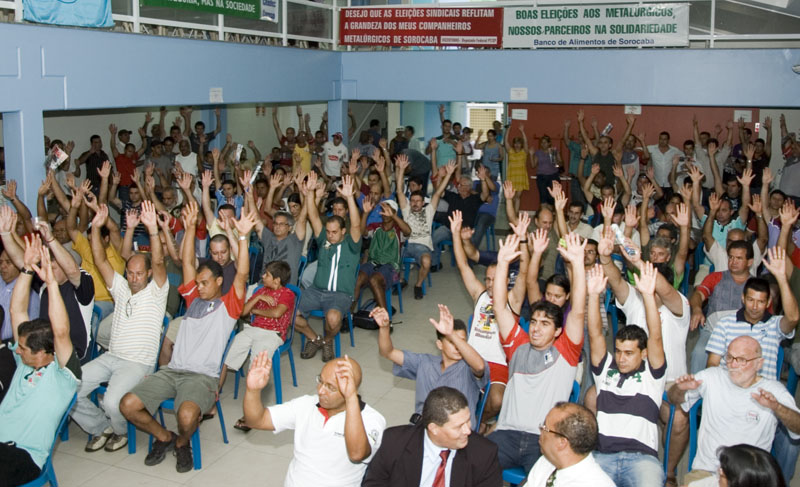 Metalúrgicos aprovam as regram das eleições durante assembleia realizada na sede da Amaso, em Sorocaba