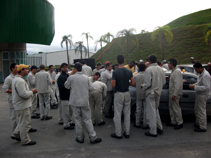 Depois dos protestos, empresa marcou reunião com o sindicato para manhã desta quarta (16)