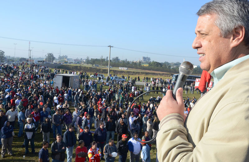 Valmir Marques, Biro-Biro, presidente da FEM/CUT, parabenizou metalúrgicos de Sorocaba pela capacidade de mobilização