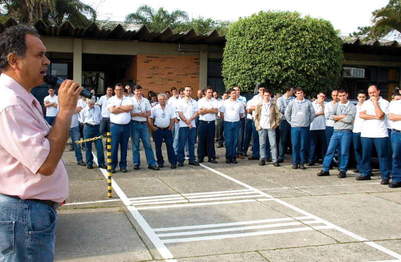 Trabalhadores da Heller (foto) também deram a sua contribuição participando de mobilização na porta da fábrica