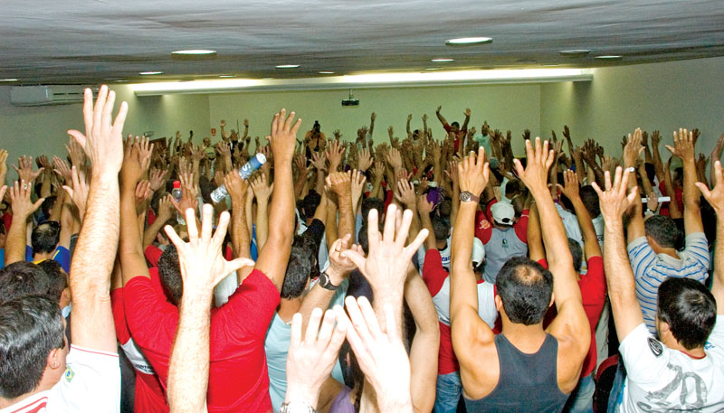 Participação de todos os trabalhadores, inclusive das fábricas onde já houve acordo, é muito importante