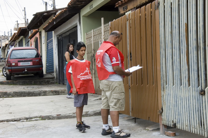 Todo final de semana voluntários percorrem bairros de Sorocaba pedindo apoios; neste sábado campanha será no Vitória Régia