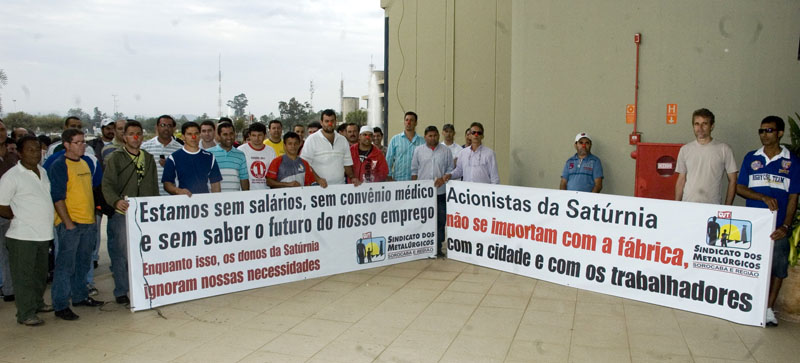 Funcionários da Satúrnia durante protesto na Câmara Municipal de Sorocaba em agosto do ano passado