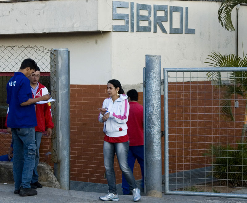 Coleta nesta semana aconteceu de madrugada nas portas de fábricas da zona norte