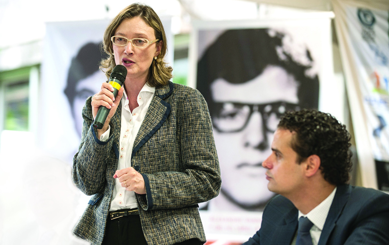 A ministra da Secretaria de Direitos Humanos, Maria do Rosário, e o Secretário Nacional de Justiça, Paulo Abrão,  durante cerimônia de anistia