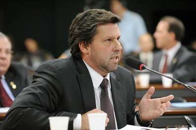 Carlos Sampaio afirmou que a PEC embute o risco de provocar demissões em massa