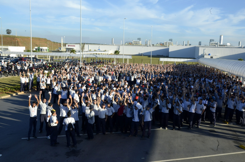 Cerca de 80% dos trabalhadores da Toyota aprovaram a proposta durante a assembleia na porta da empresa