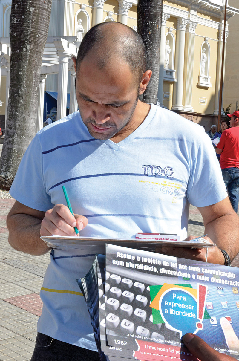 Projeto precisa de 1,3 milhão de assinaturas no País