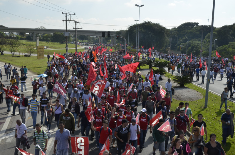 A passeata percorreu a avenida Dom Aguirre até a praça Lions, as ruas Souza Pereira e Padre Luiz, houve dispersão de parte dos manifestantes