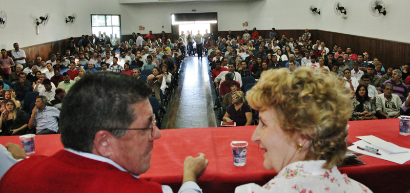 Nas reunião do Conselho, dia 13, Hamilton comemorou 18 anos como deputado estadual, e foi homenageado pelas participantes da mesa principal do evento