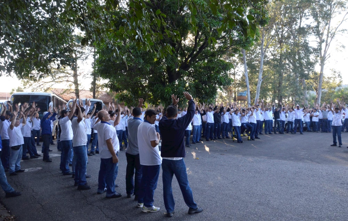 Os trabalhadores votaram durante a assembleia e aprovaram acordo de PPR negociado