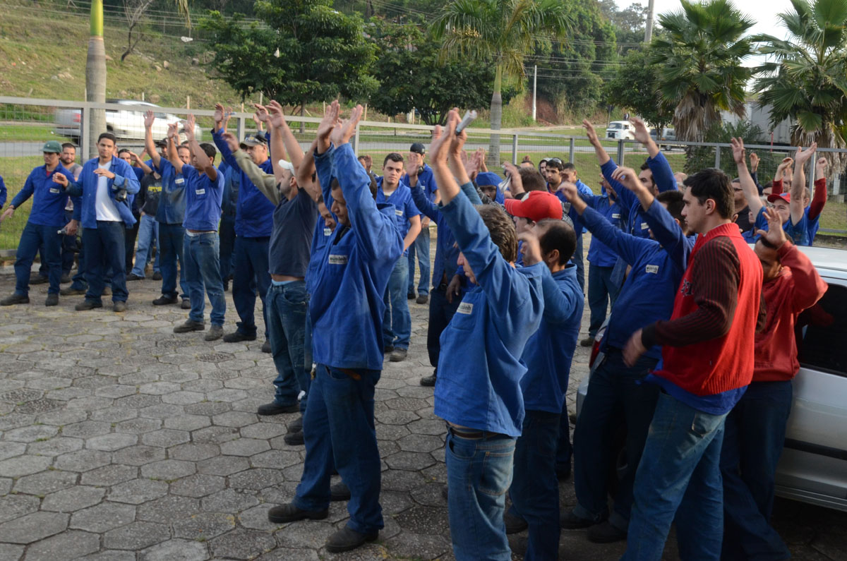 A assembleia foi realizada nesta quarta-feira, dia 20, em frente a Vossloh