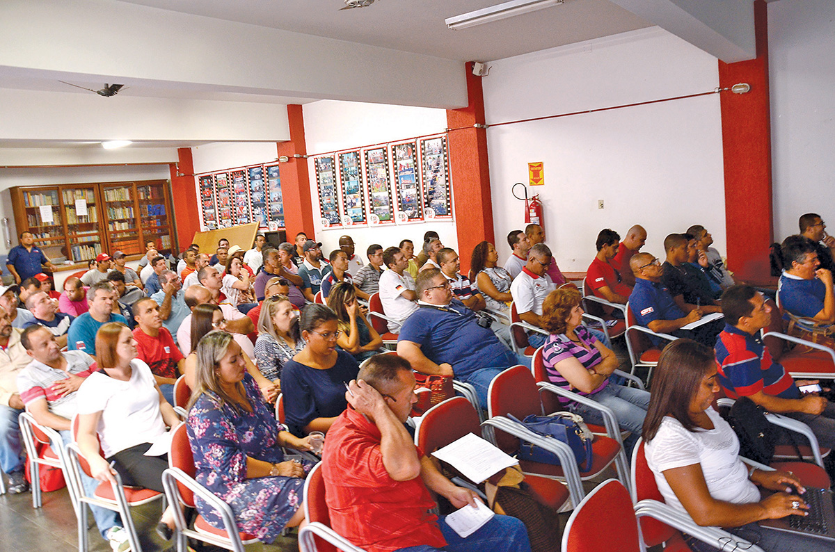 Planárias regionais da FEM/CUT colheram sugestões para a campanha salarial deste ano e debateram estratégias de negociações