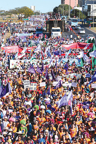 Mulher e democracia: manifestação reuniu 70 mil pessoas