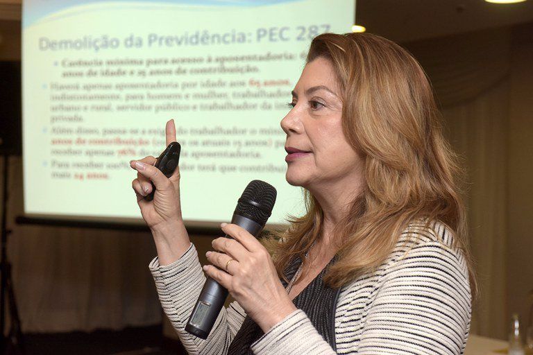 'Não estamos com um déficit por causa da Previdência mas pelos excessos de concessões feitas ao sistema financeiro', defende a economista Denise Gentil (Foto: Emerson Leal)