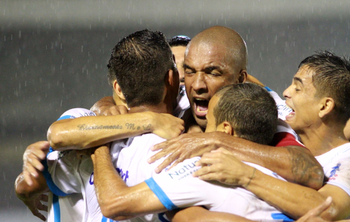 Jogadores do São Bento comemoram a segunda vitória da equipe no Paulistão Séria A1 2017