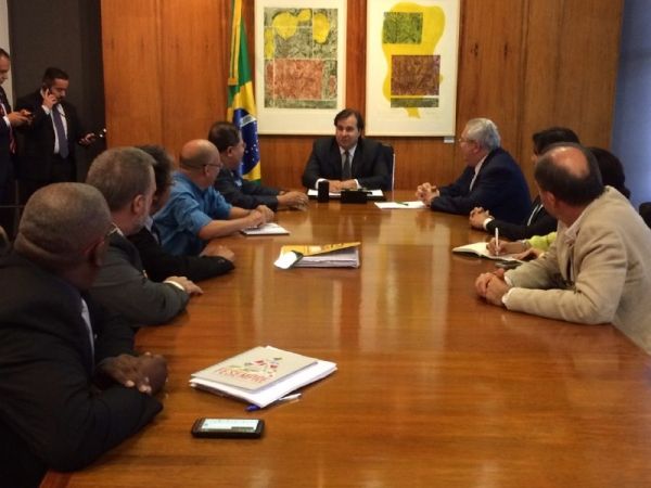 Em reunião com a CUT e demais centrais sindicais, presidente da Câmara aceita abrir debate com as entidades e consultar Senado sobre o projeto