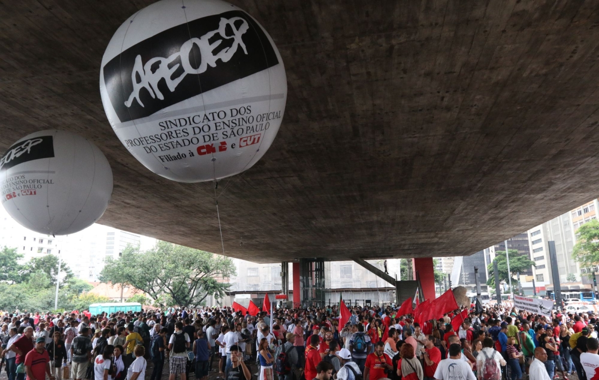 Às 15h, os docentes farão uma assembleia na Praça da República para tirar encaminhamentos para pautas da categoria