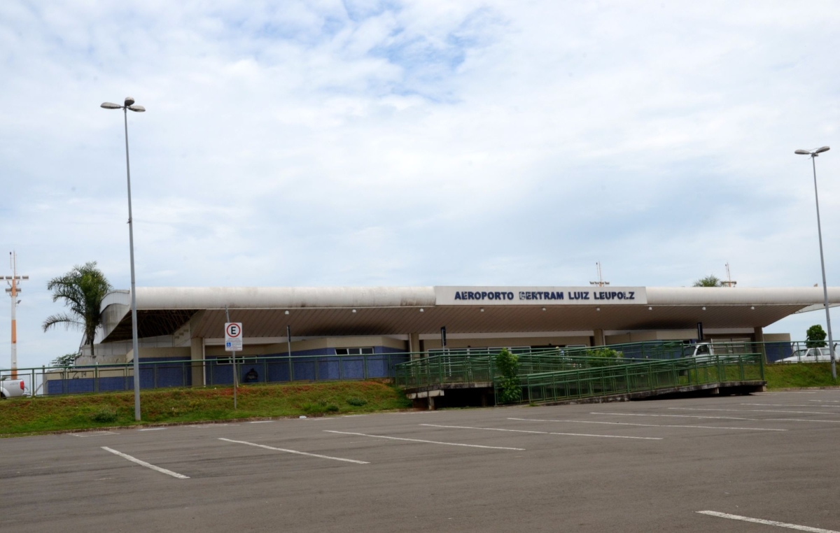 O aeroporto, que é polo em serviços de manutenção aeronáutica, conta com aproximadamente 200 metalúrgicos.