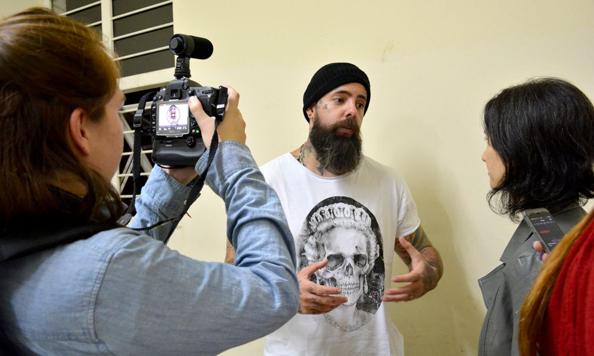 Entrevista com vocalista do Detonautas, Tico Santa Cruz, aconteceu pouco antes da banda subir ao palco do 1º de Maio, em Sorocaba