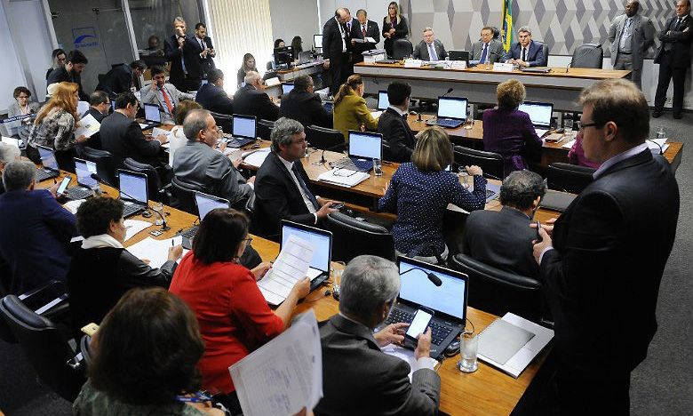 Comissão de Constituição, Justiça e Cidadania, em sessão que aprovou o PLC 38/2017, que trata da reforma trabalhista