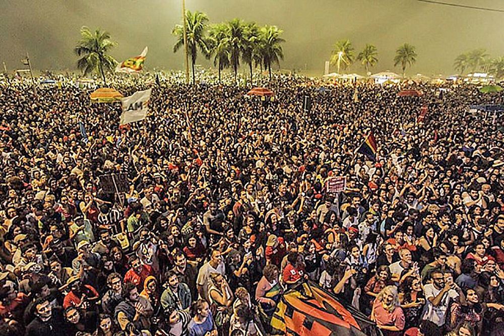 Ato no Rio de Janeiro ocupou a praia e as ruas de Copacabana.