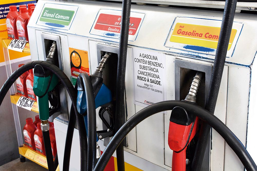 A tributação sobre a gasolina subiu R$ 0,41 por litro e mais que dobrou: passou a custar aos motoristas R$ 0,79 para cada litro de gasolina. 