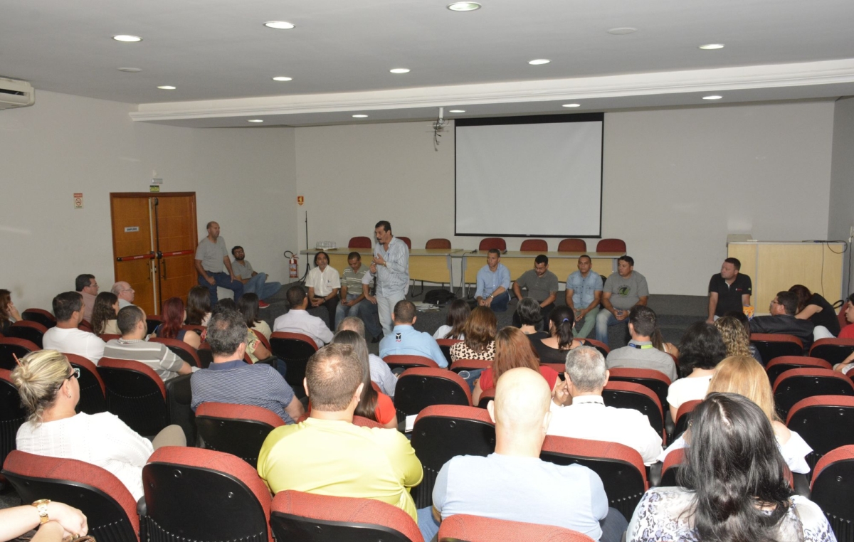 O presidente da FEM/CUT, Luiz Carlos (Luizão) pediu para que os representantes das empresas pressionem os grupos pela Convenção Coletiva