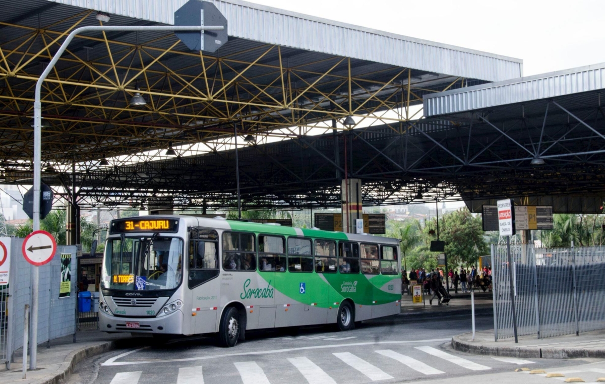 Ônibus devem voltar a circular nesta segunda após protestos nas garagens, que termina às 8h da manhã