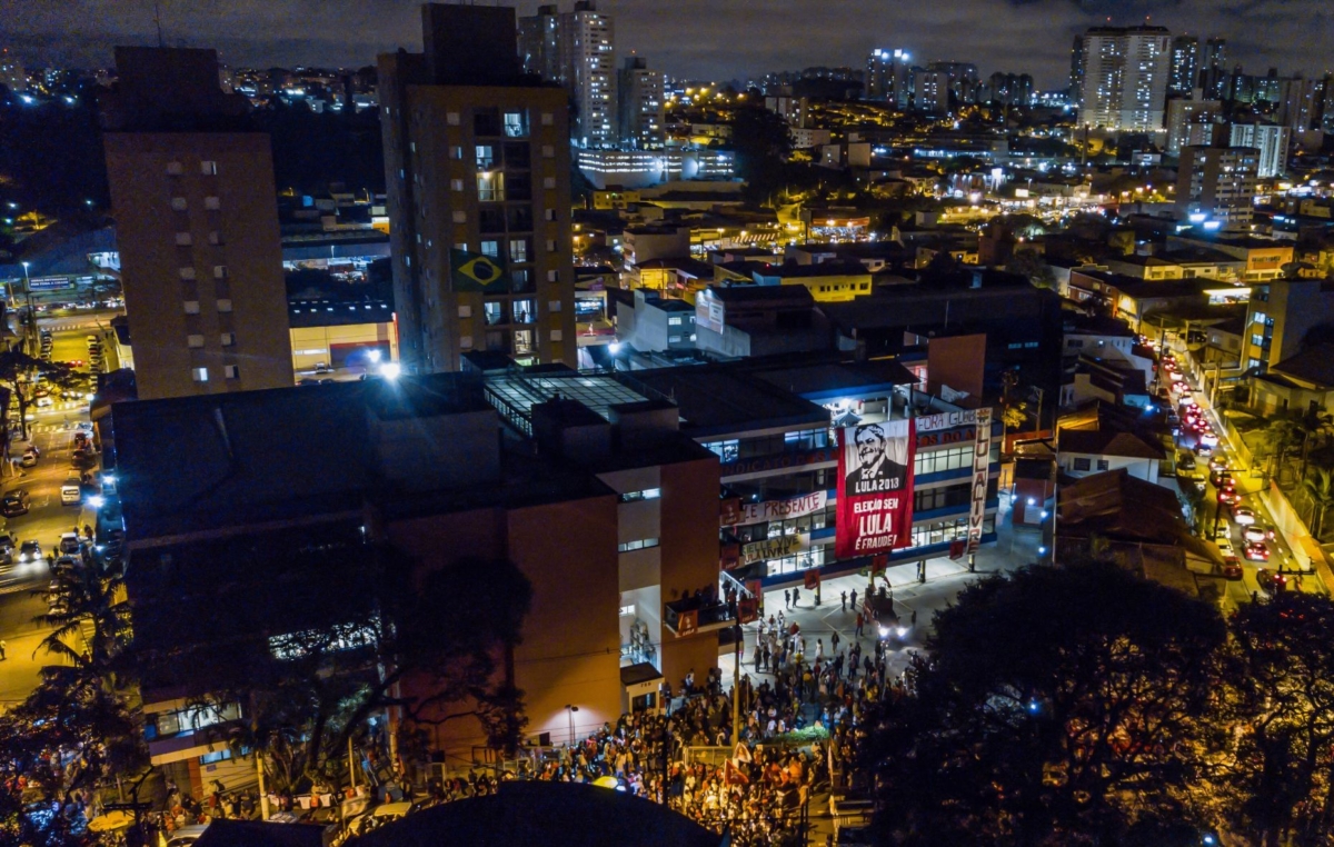 Mobilização sai do Sindicato dos Metalúrgicos e ganha as ruas de São Bernardo: trabalhadores em defesa de Lula