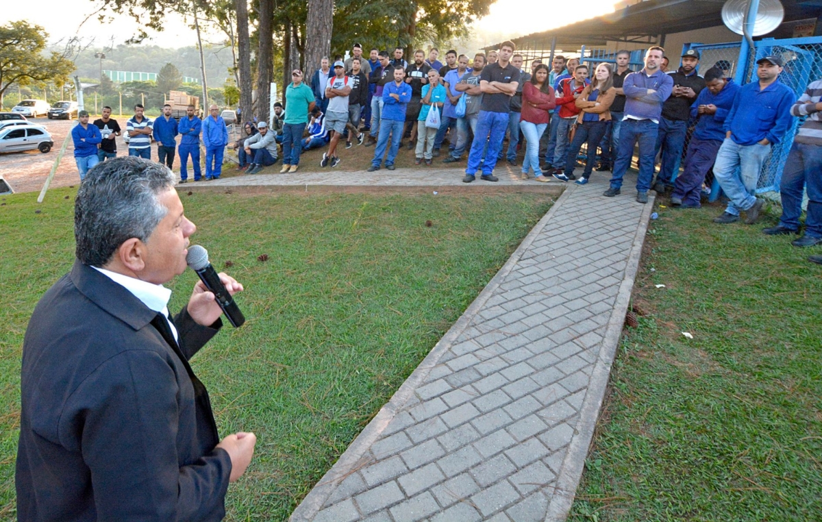 A assembleia na Senior, em Araçariguama, aconteceu na última segunda-feira, dia 7, em frente à fábrica de autopeças