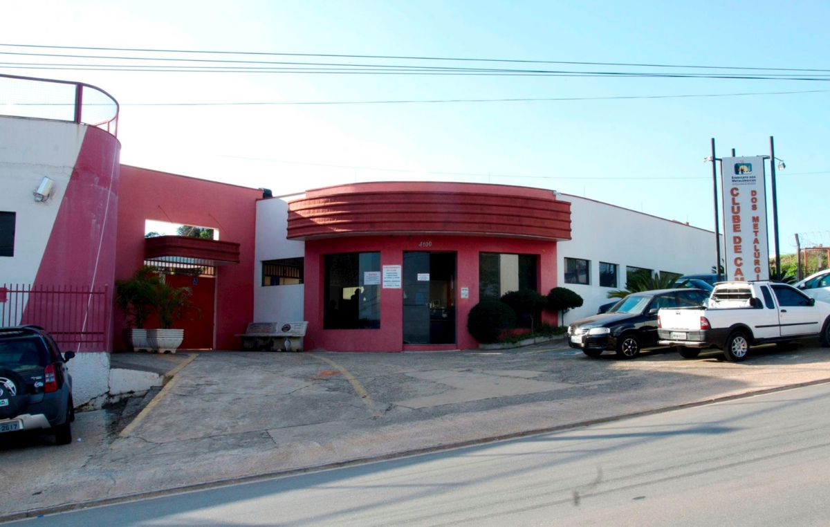 O Clube fica na avenida Victor Andrew, 4.100, Éden-Sorocaba. Telefone: (15) 3225-3377  