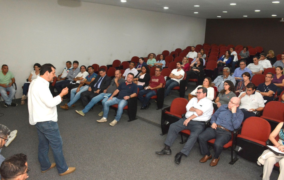 O presidente da FEM/CUT, Luiz Carlos Dias, pediu empenho dos negociadores para que os grupos patronais assinem Convenção Coletiva