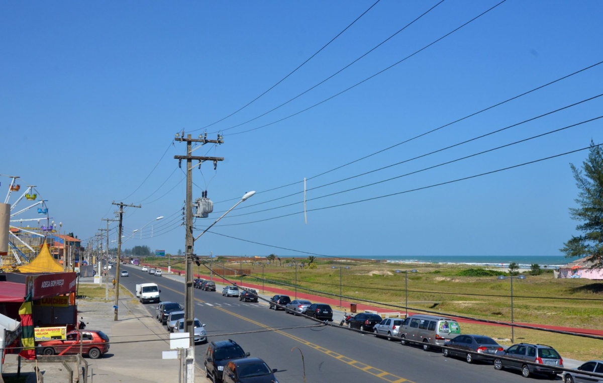 A avenida beira-mar vista da colônia de férias dos Metalúrgicos