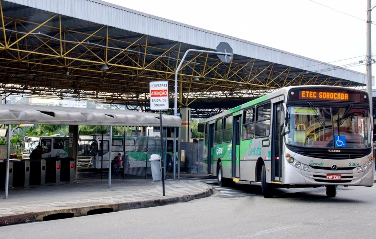 Mais uma vez, no mandato de Crespo, a passagem de ônibus fica mais cara.