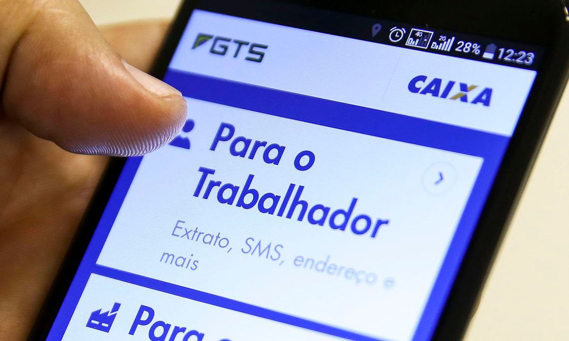 O cancelamento do crédito automático em conta poupança pode ser feito pelo site da Caixa ou pelo App FGTS (foto)