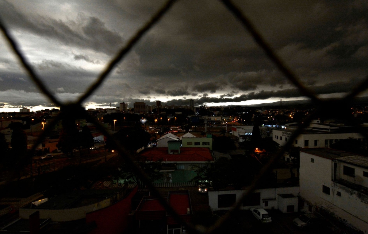 Imagem da cidade de Sorocaba por volta das 14h desta segunda-feira, dia 19