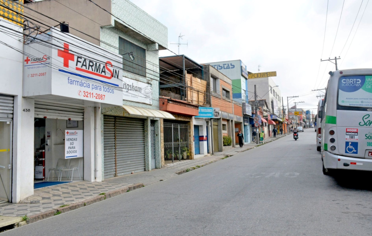 A farmácia fica na rua Leopoldo Machado, 438, em frente ao terminal de ônibus São Paulo