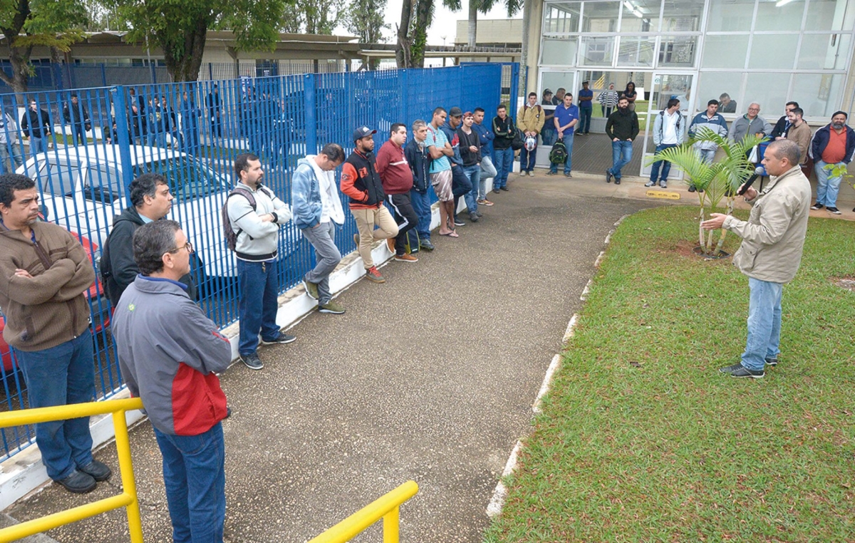 Assembleia de mobilização com os trabalhadores da Moto Peças, nesta quarta-feira, 26 de setembro