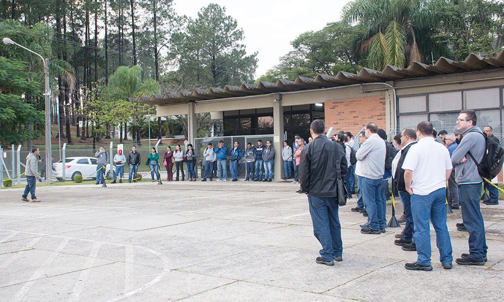 SMetal conversou com trabalhadores da Heller e outras fábricas sobre o andamento da Campanha Salarial