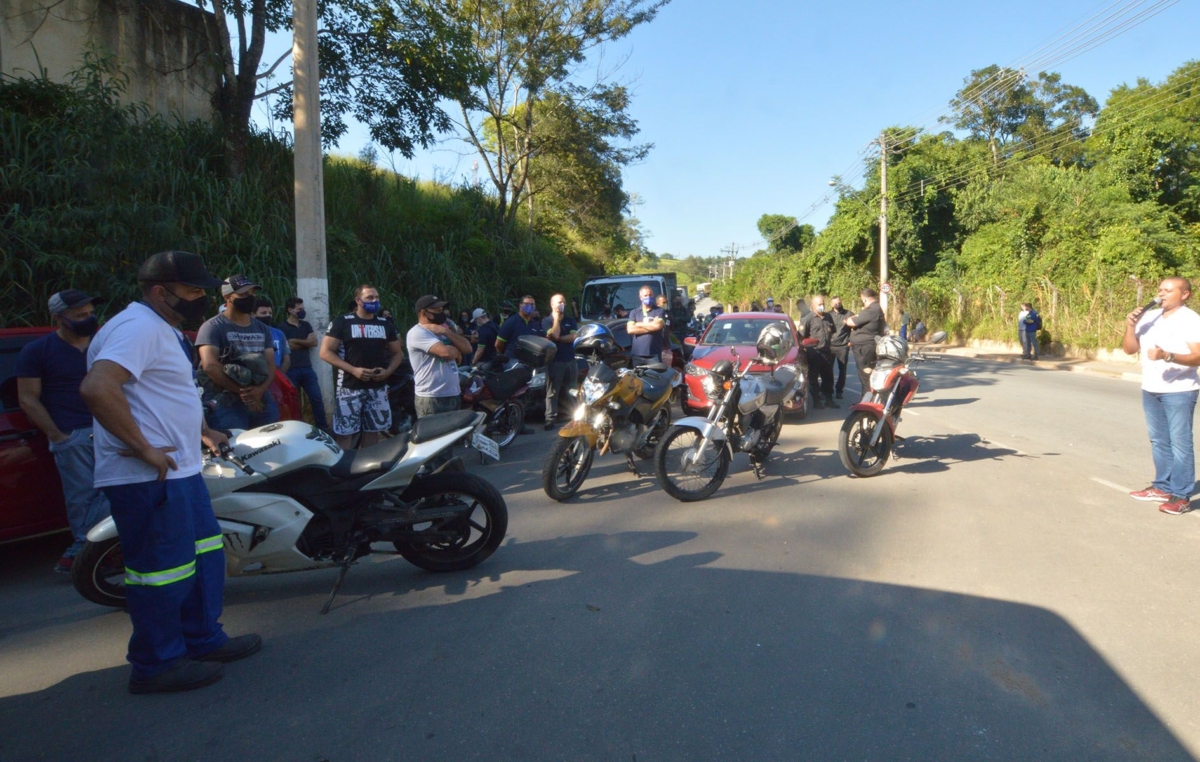 O protesto aconteceu na manhã desta quarta-feira, 3, na porta da fábrica, e durou duas horas e meia