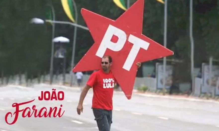 Foto de João Farani na posse do segundo mandato do presidente Lula, em Brasília, viralizou na internet 