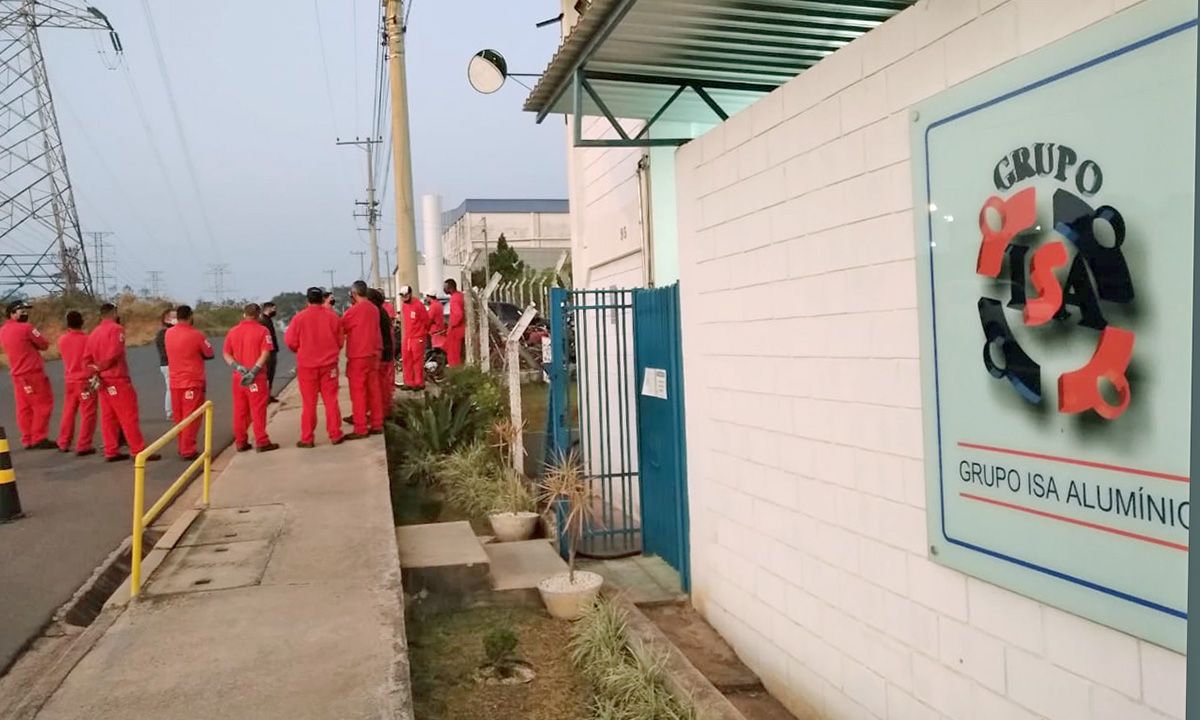 Assembleia com os trabalhadores do Grupo Isa, em Sorocaba