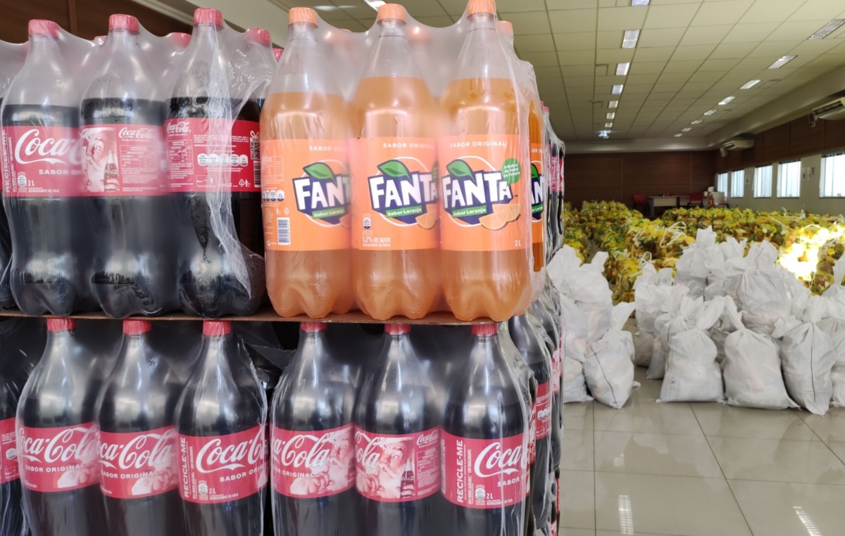 Sorocaba Refrescos doa um refrigerante por cesta básica do Natal Sem Fome 2021