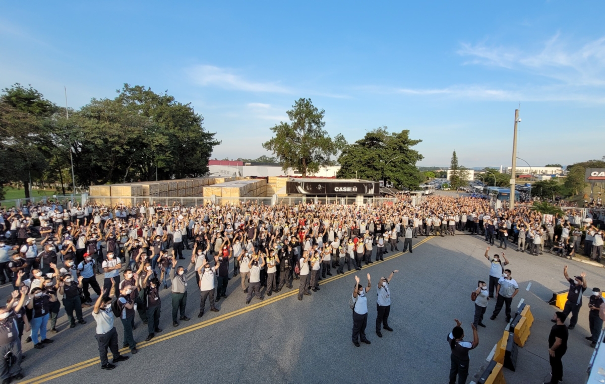 Assembleia aconteceu na tarde desta quinta-feira, 07, na porta da CNH Case