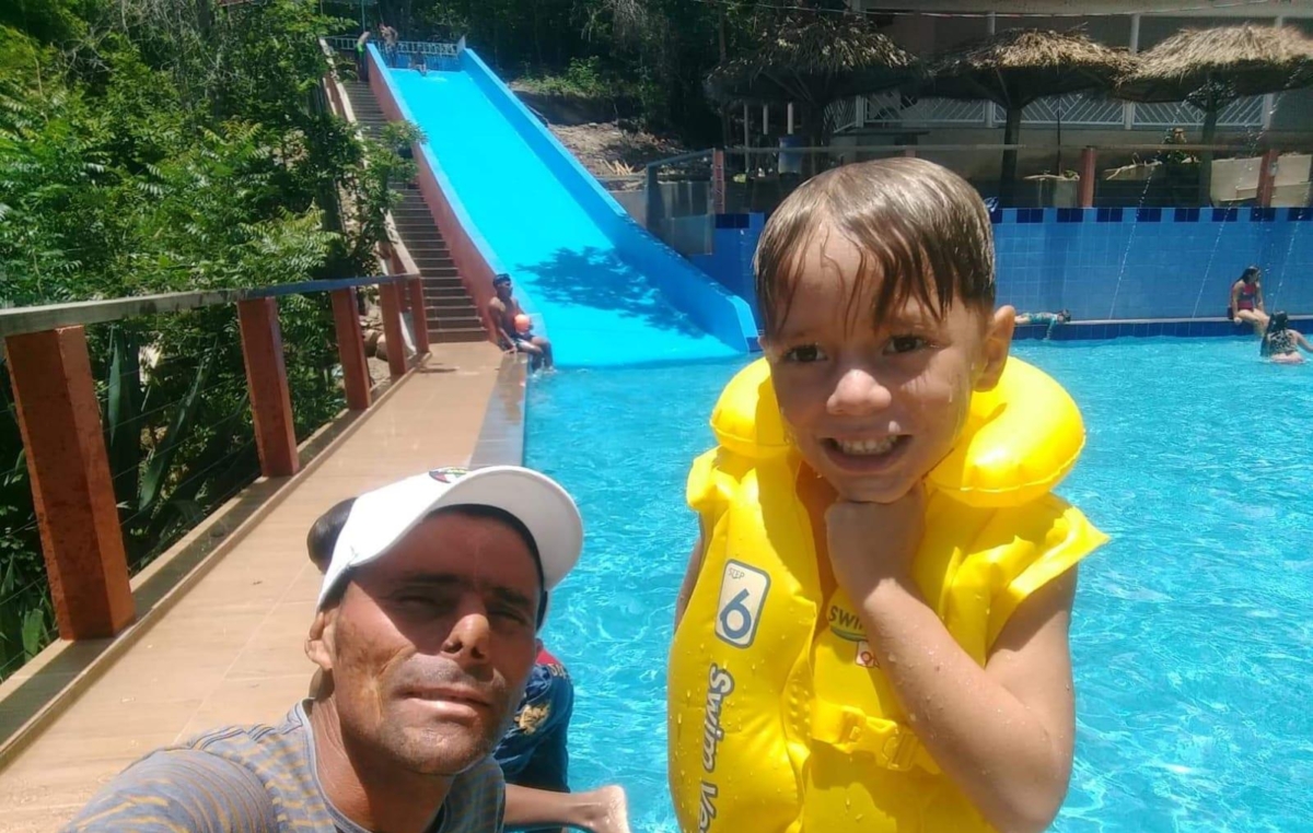 Gedieal e o filho Abner, 7 anos