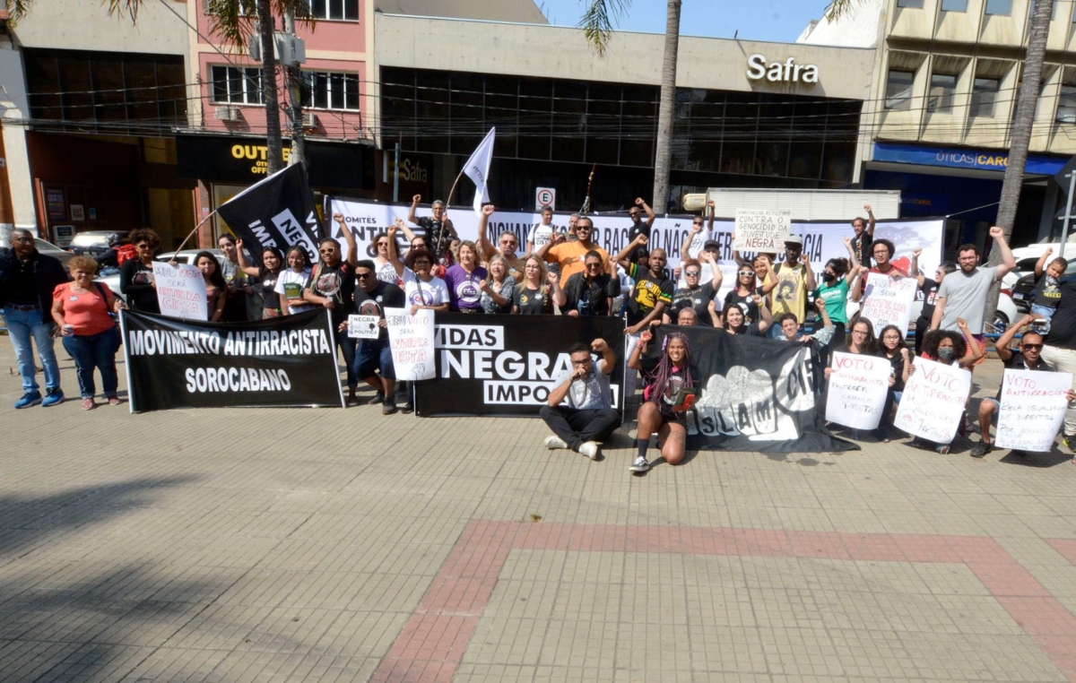 Durante o ato deste sábado, dia 6, participantes discursaram sobre a importância de ocupar os espaços para combater o racismo no Brasil