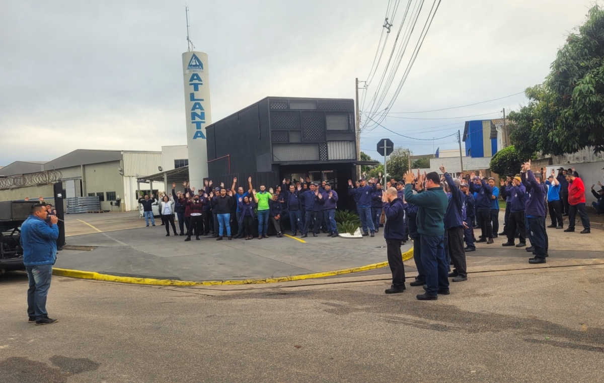 Sindicato colocou as propostas para apreciação em assembleia realizada nesta quinta-feira, 15, na porta da fábrica