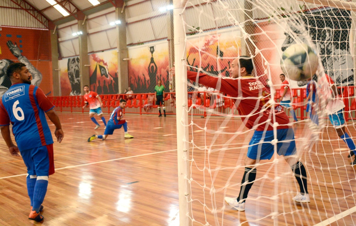 As partidas da Taça Papagaio de Futsal acontecem aos domingos, no ginásio de Clube dos Metalúrgicos, no Éden